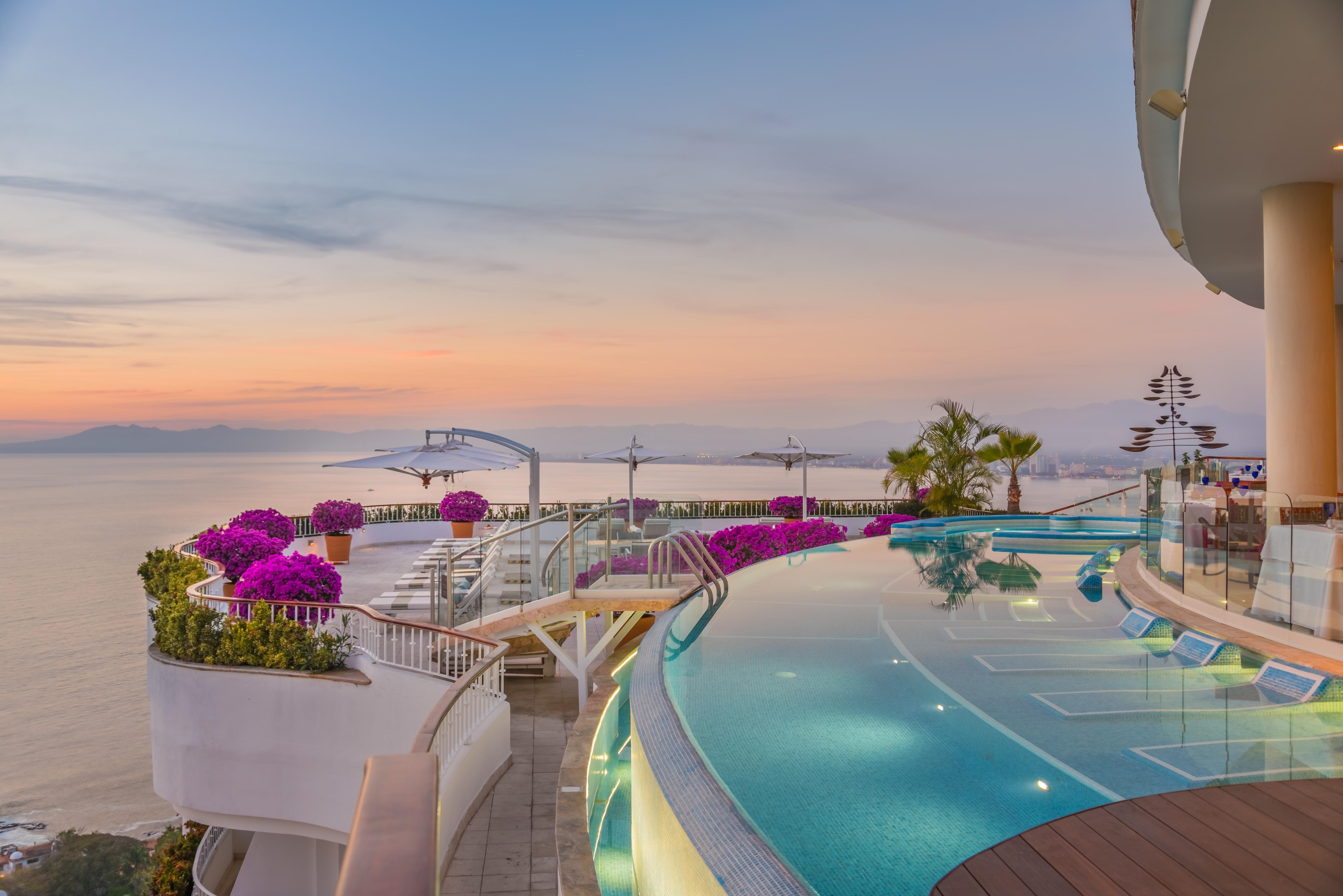 Grand Miramar All Luxury Suites & Residences (Adults Only) Puerto Vallarta Exterior photo